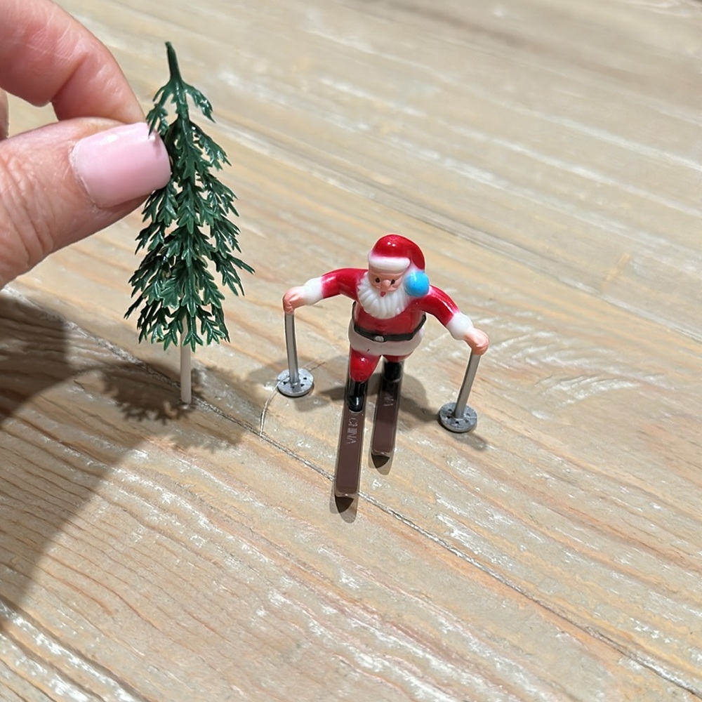 NWOT 16 Piece Santa Skiing & Pine Tree Cake Toppers - Picture 5 of 7